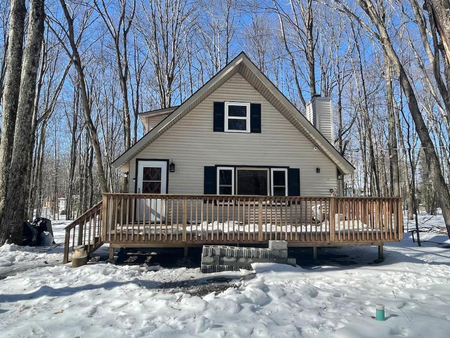 Rustic Arrowhead Lodge Pocono Lake Exterior photo