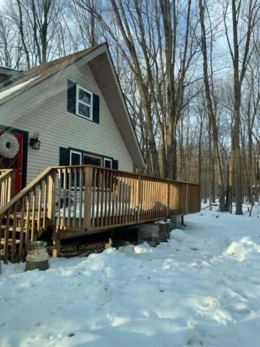 Rustic Arrowhead Lodge Pocono Lake Exterior photo