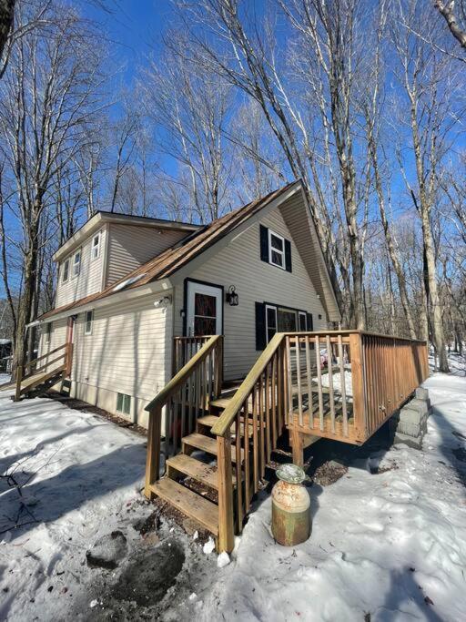 Rustic Arrowhead Lodge Pocono Lake Exterior photo