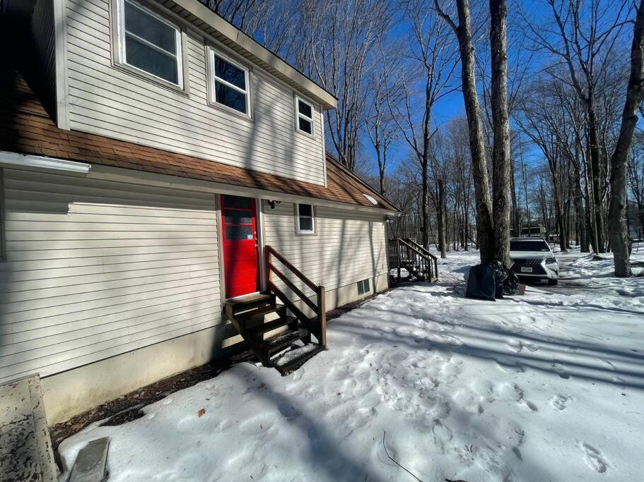 Rustic Arrowhead Lodge Pocono Lake Exterior photo