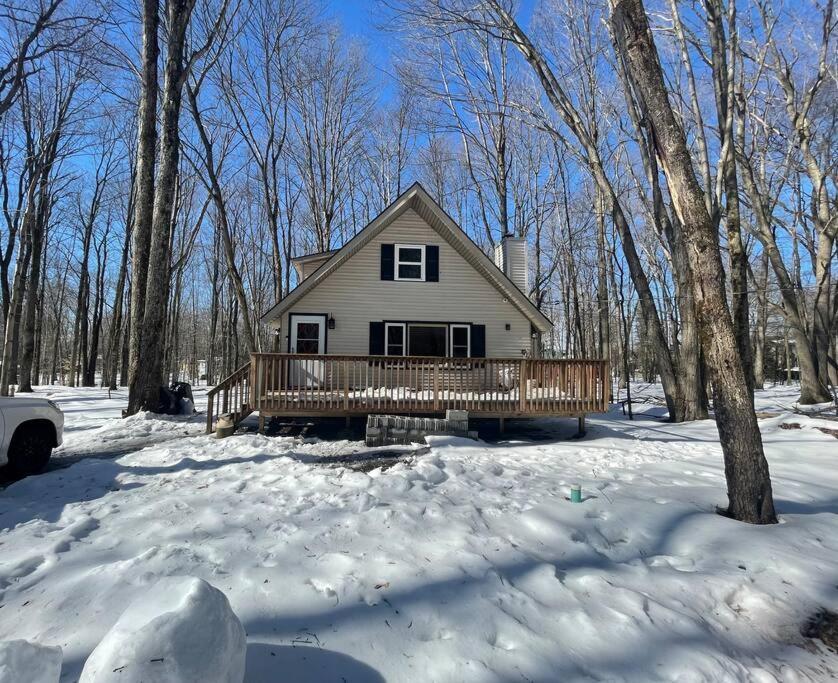 Rustic Arrowhead Lodge Pocono Lake Exterior photo