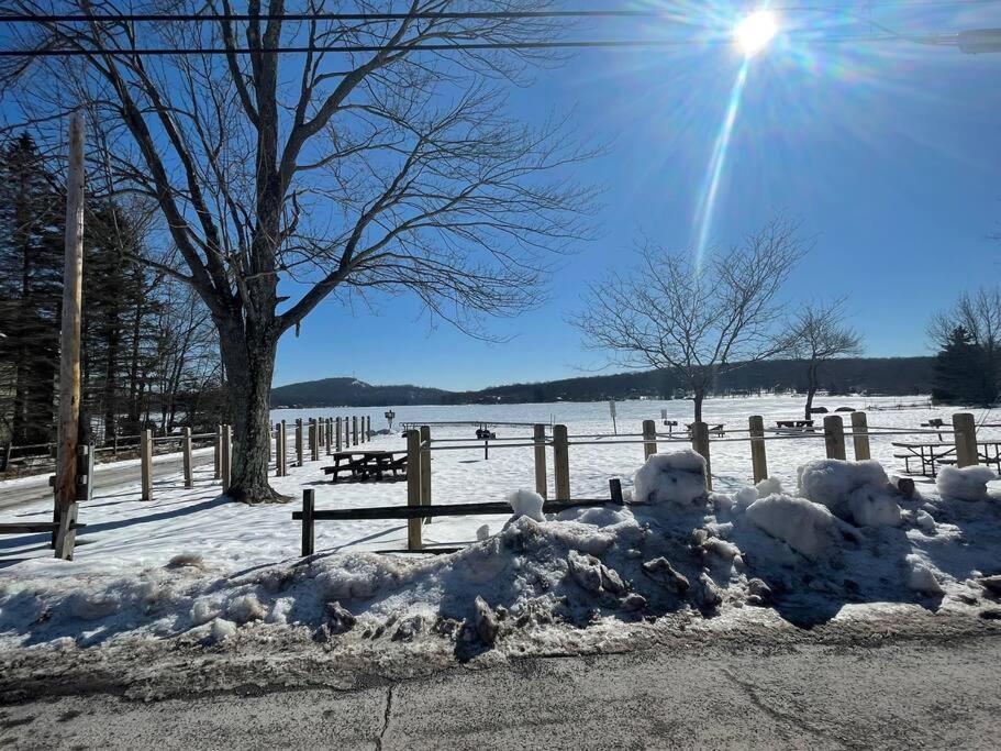 Rustic Arrowhead Lodge Pocono Lake Exterior photo