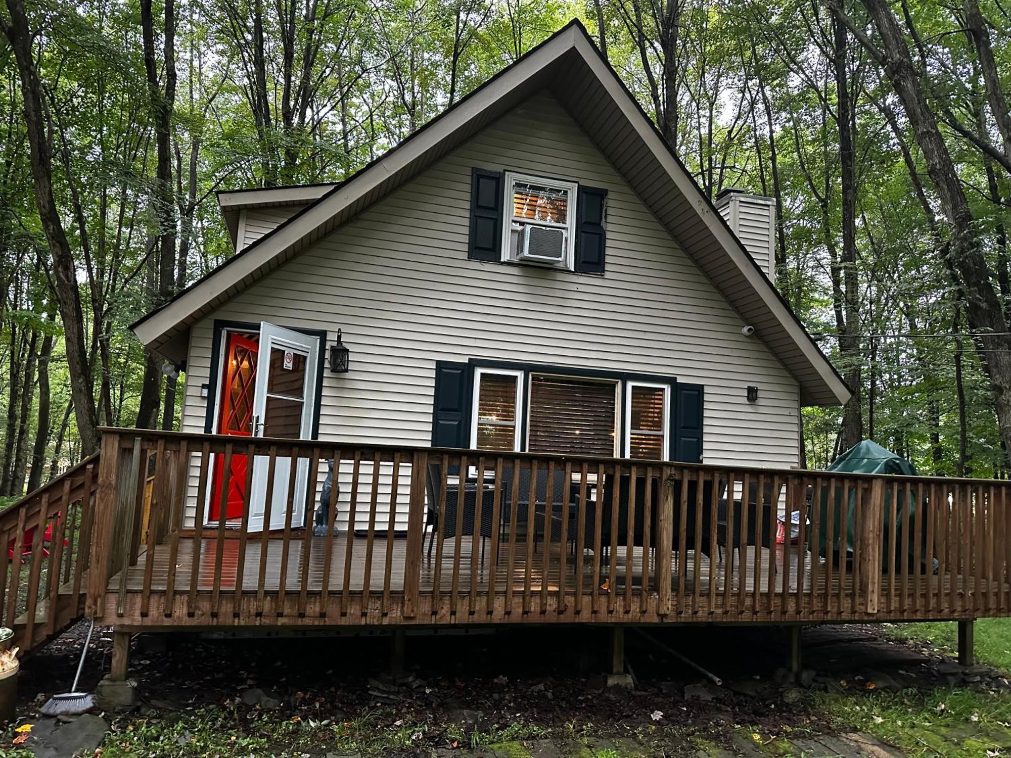 Rustic Arrowhead Lodge Pocono Lake Exterior photo