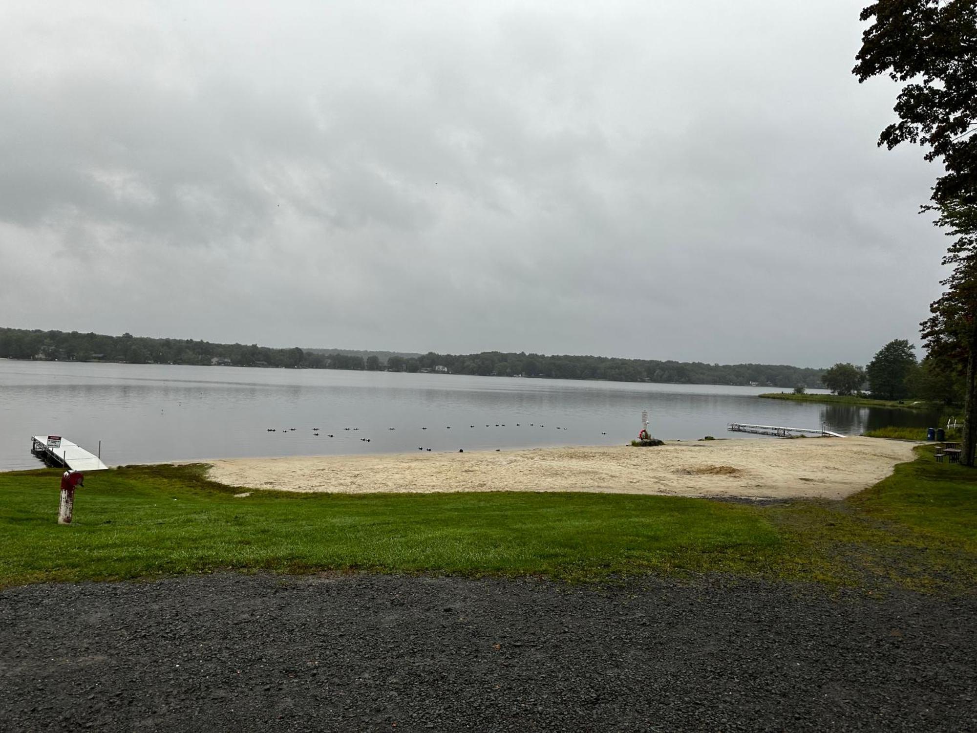 Rustic Arrowhead Lodge Pocono Lake Exterior photo